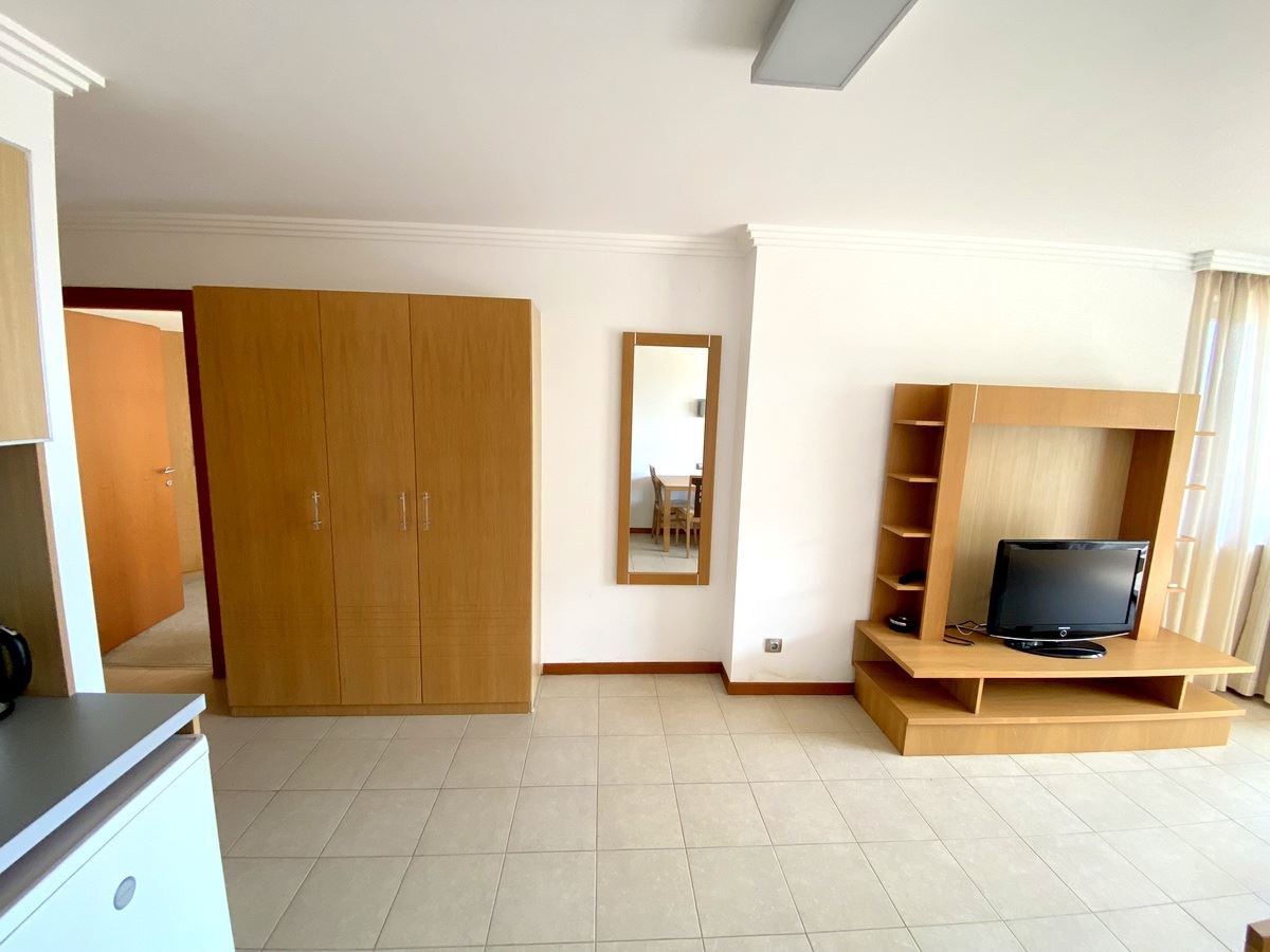 Просторен двустаен апартамент на първа линия в Равда – лукс, природа и впечатляваща гледка към басейна