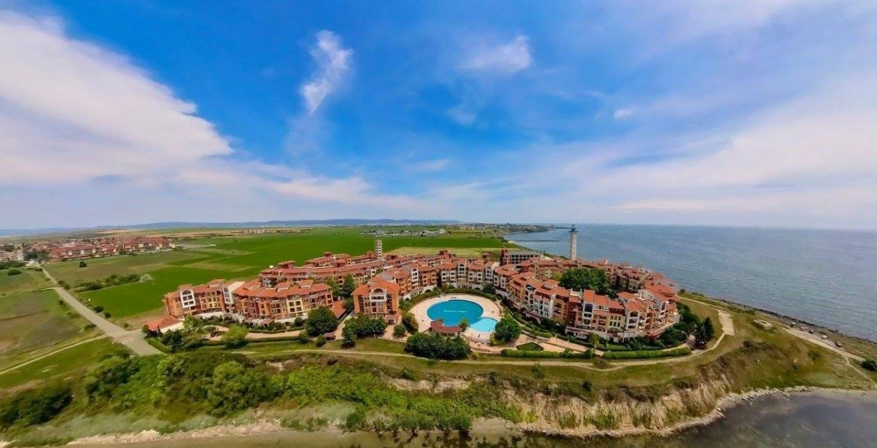 Студио в Ахелой на първа линия и богати удобства – идеално за инвестиция или ваканционен дом