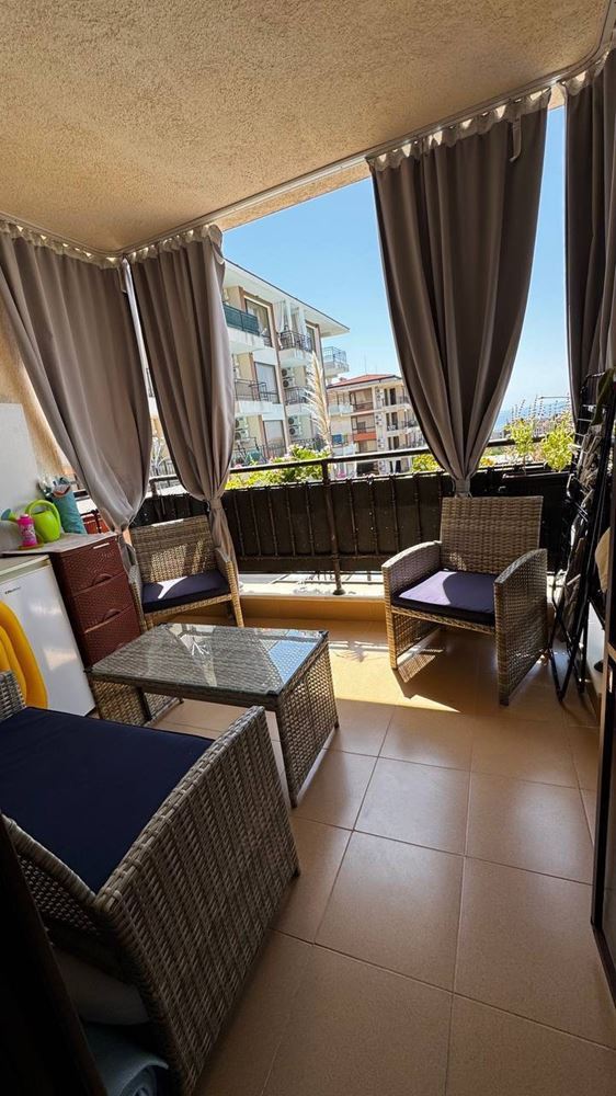 Двустаен апартамент в престижен комплекс с гледка към морето и зеленина