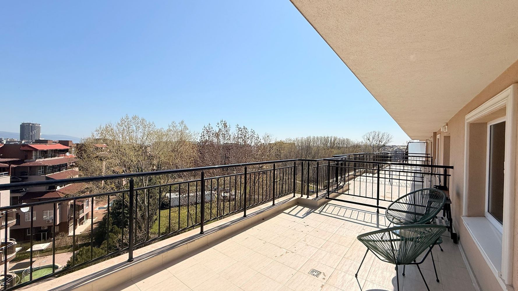 Луксозен мезонет с три спални в сърцето на Слънчев бряг – простор, стил и комфорт на две нива