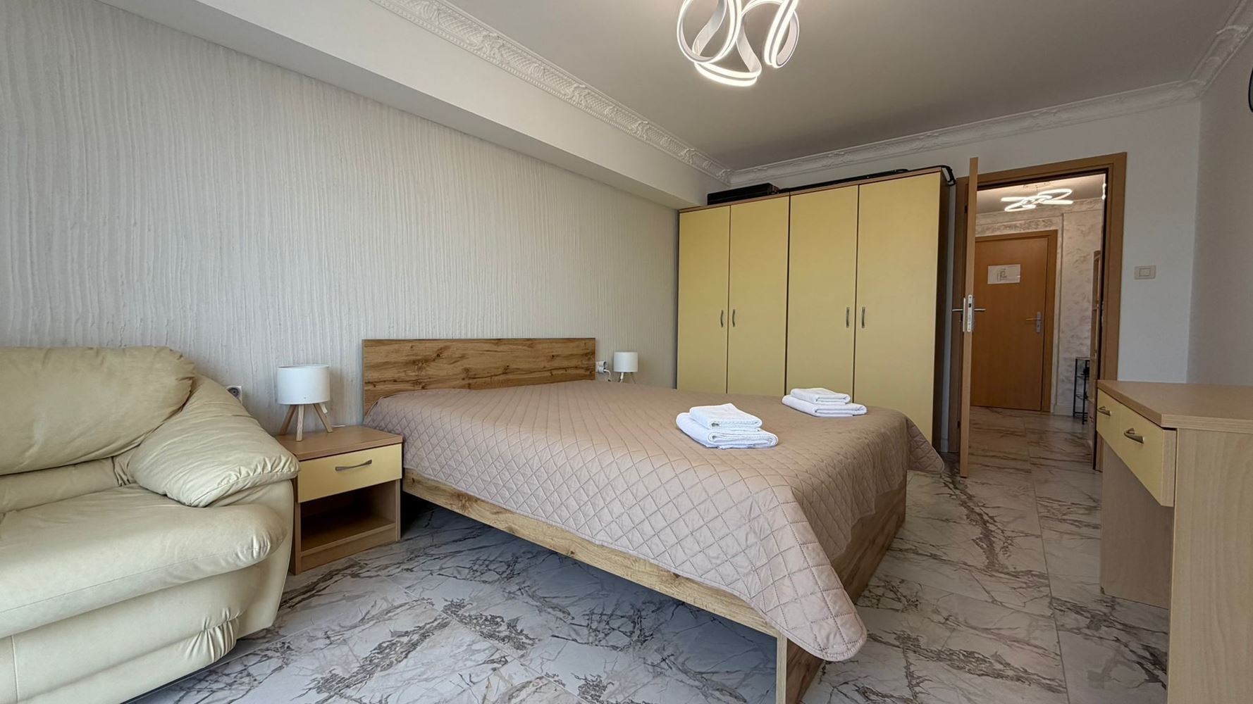 Просторен двустаен апартамент на 300 м от морето в Слънчев бряг – комфорт, сигурност и отлична инвестиция