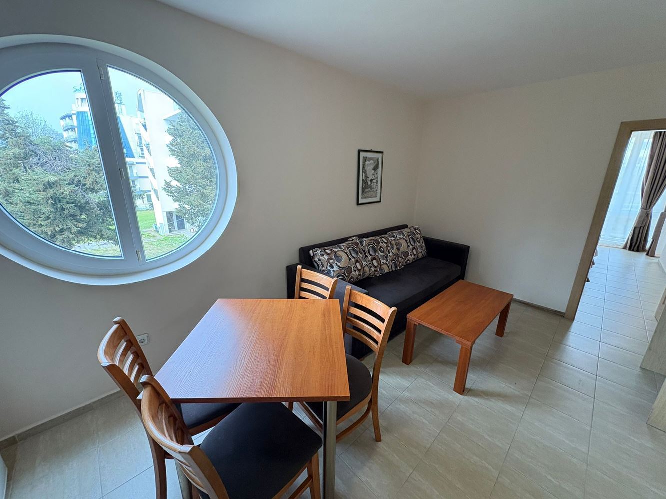 Просторен тристаен апартамент с отлични удобства и готов за нанасяне – перфектна инвестиция и комфортно жилище