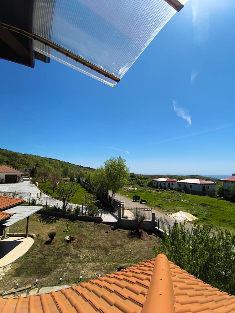 Реновиран двустаен апартамент с панорамна гледка в модерен комплекс близо до Слънчев бряг