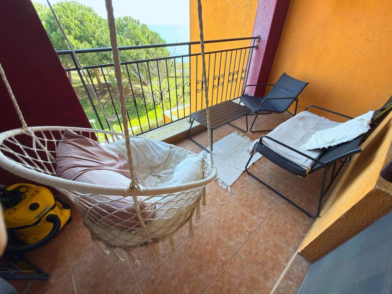 Тристаен апартамент на първа линия в Ахелой – простор, морска панорама и комфорт за цялото семейство