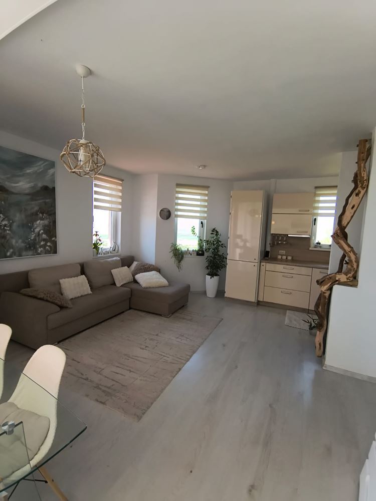 Реновиран двустаен апартамент с панорамна гледка в модерен комплекс близо до Слънчев бряг