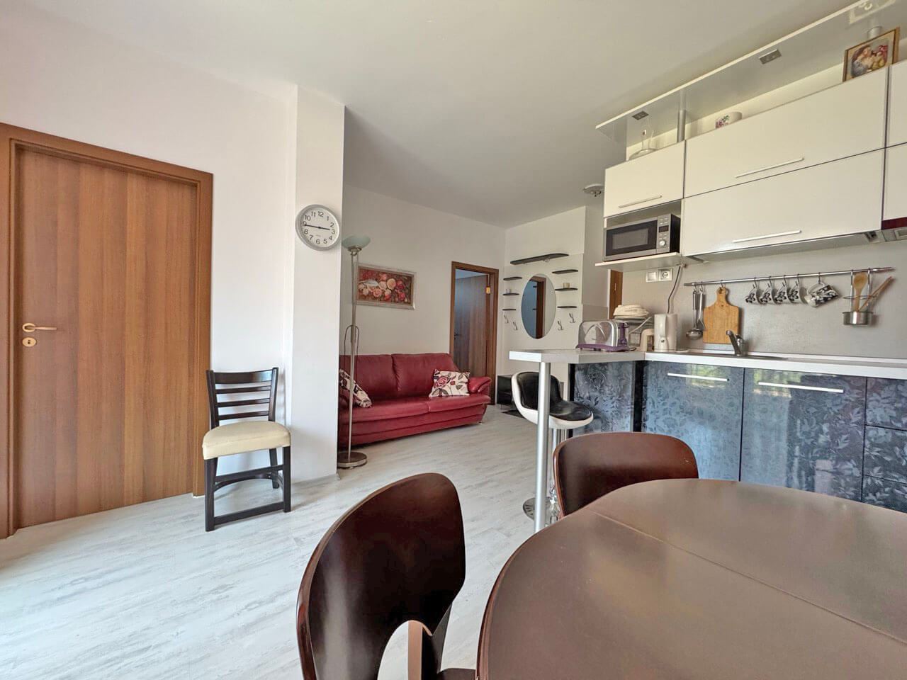 Тристаен апартамент в комплекс с добре организирана среда и уютна атмосфера