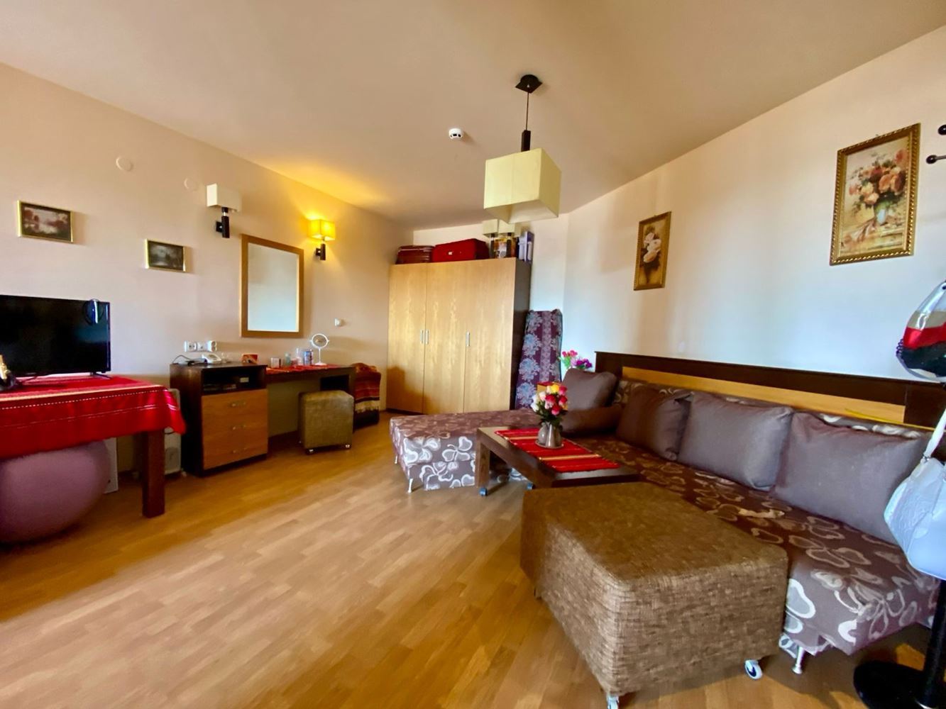 Просторно напълно обзаведено студио с гледка към басейн в слънчев бряг – комфорт, спокойствие и отлична инвестиция