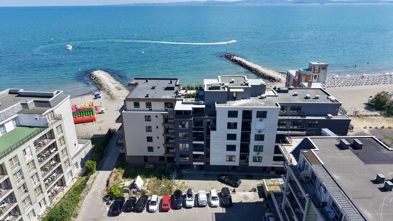 Студио на първа линия море в Поморие – само на 10 метра от плажа, без такса поддръжка!