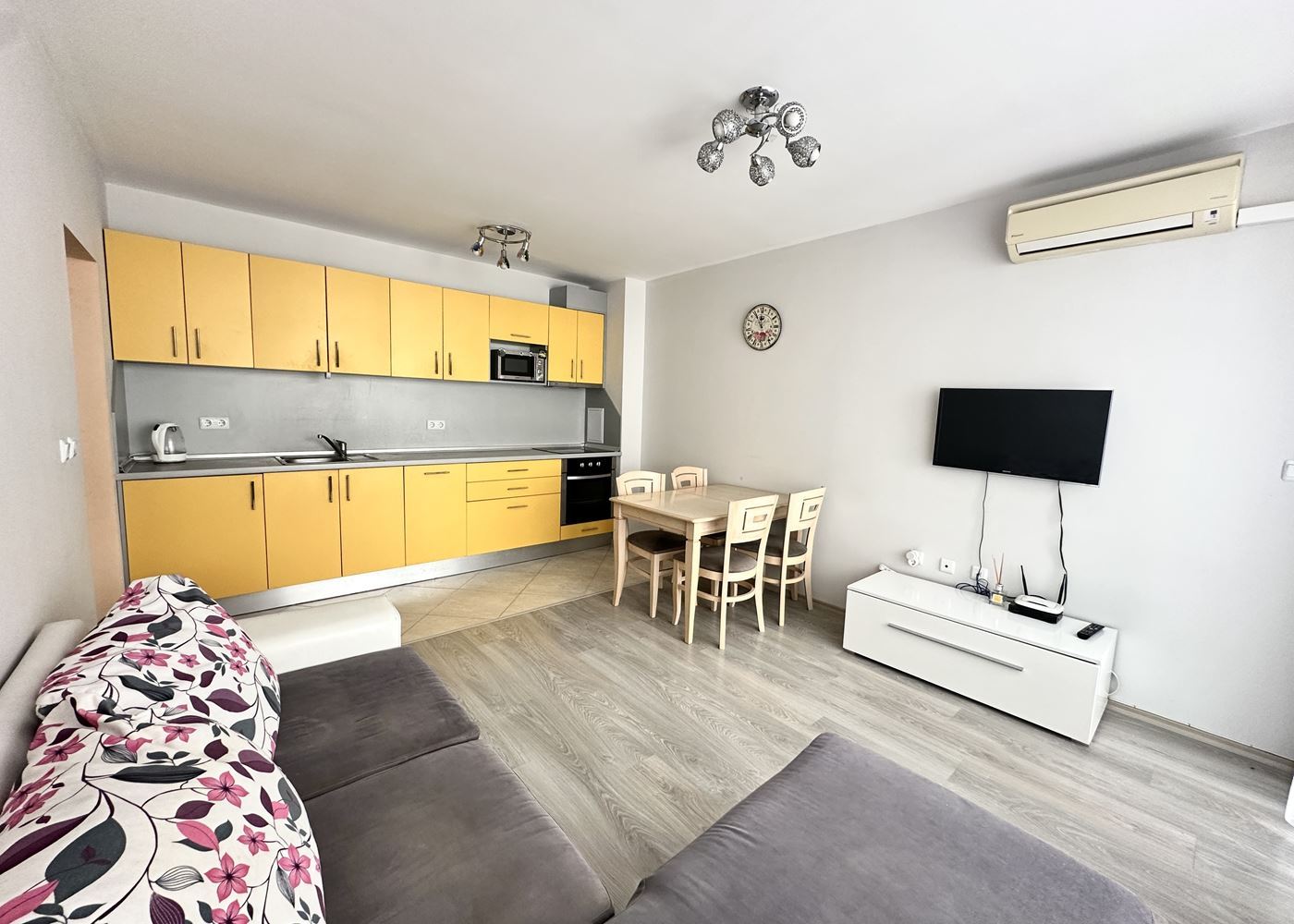 Двустаен апартамент на 100 м от плажа в Поморие – комфорт, удобство и морска гледка