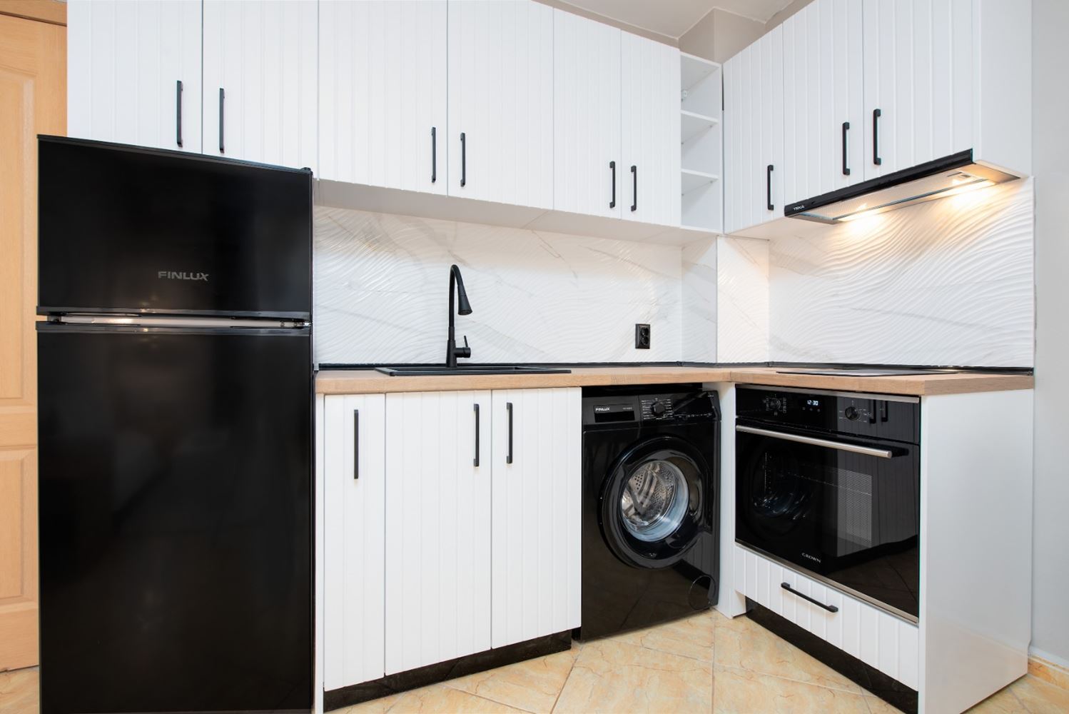 Стилно реновиран тристаен апартамент с две спални в поддържан комплекс в Слънчев бряг – комфорт, спокойствие и отлична локация