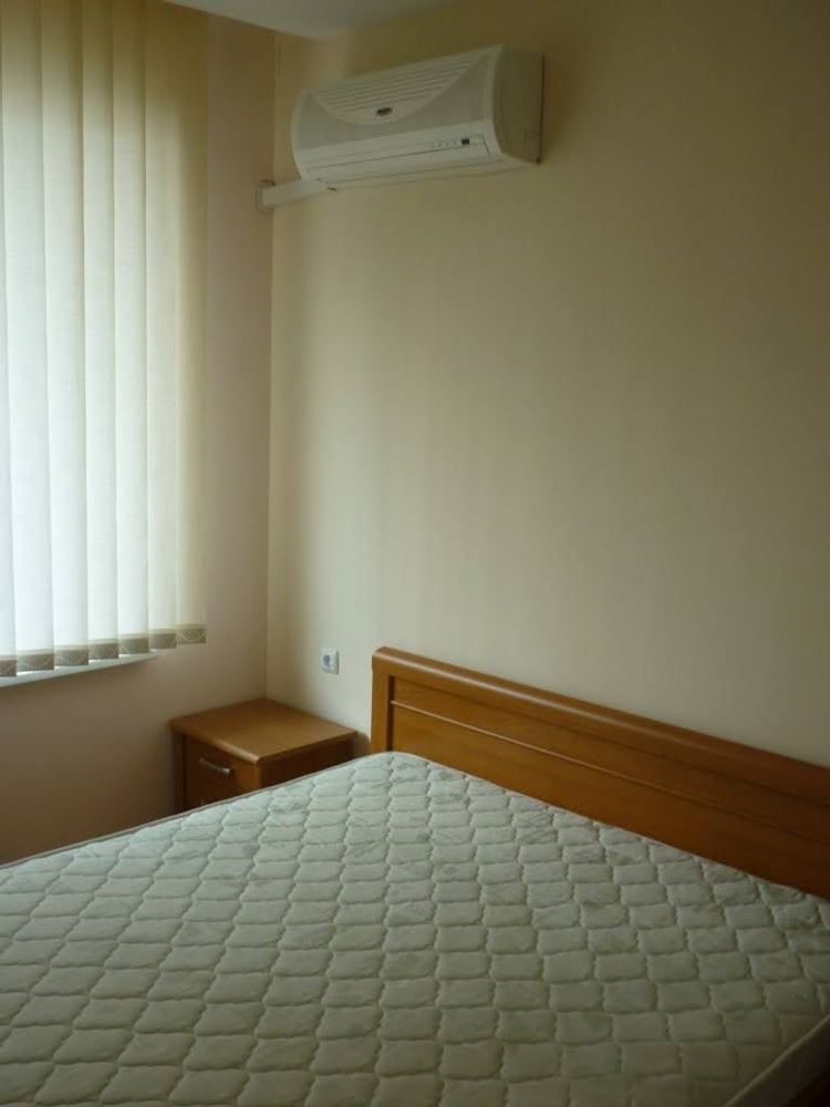 Обзаведен двустаен апартамент на първа линия с морска гледка в Елените