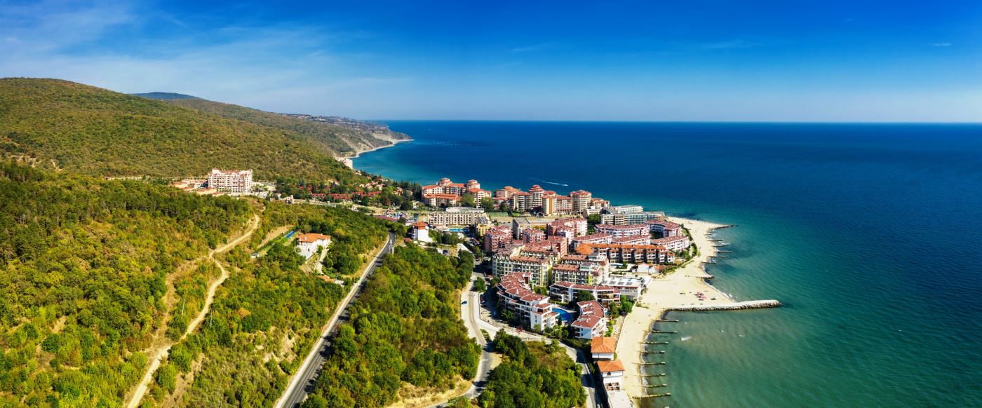 Обзаведен двустаен апартамент на първа линия с морска гледка в Елените