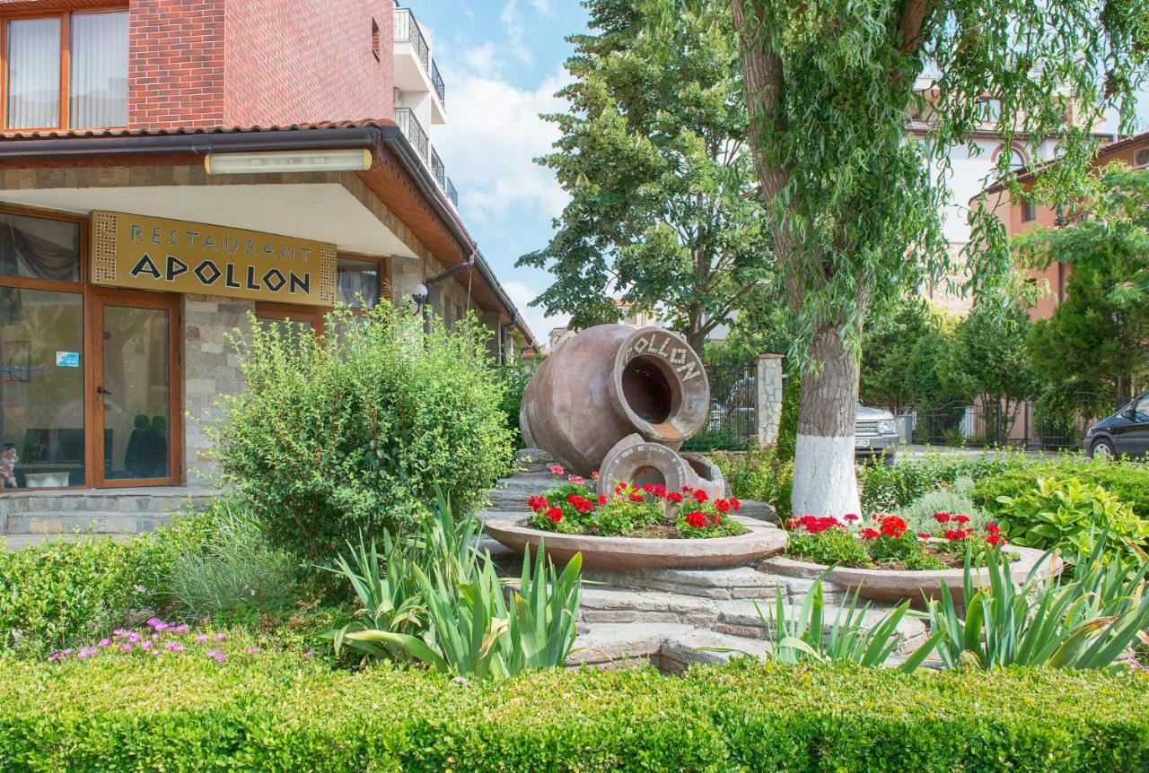 Апартамент с две спални и изглед към басейна в Несебър – простор, комфорт и отлична локация на 300 метра от морето