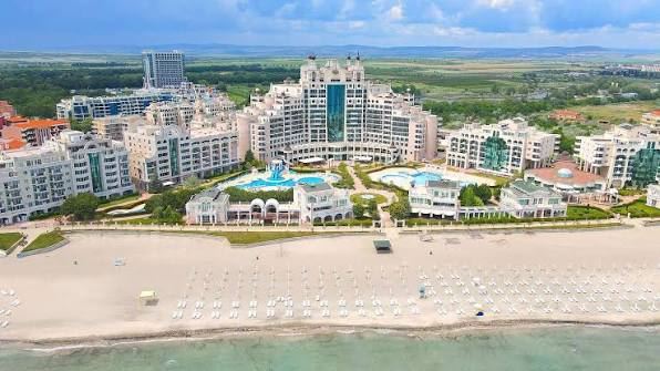 Луксозен двустаен на първа линия в Поморие – комфорт и морска атмосфера