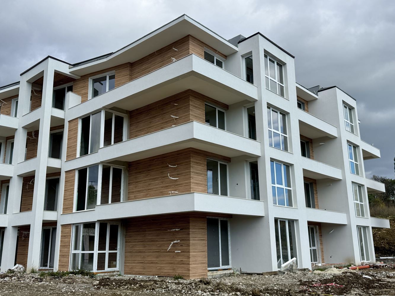 Двустаен апартамент с морска панорама в Свети Влас – без такса поддръжка и с инвестиционен потенциал