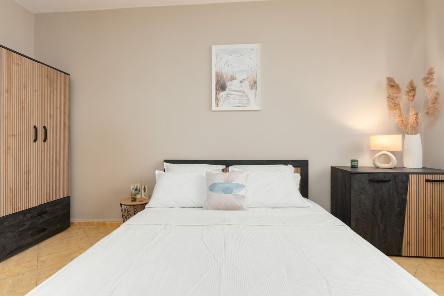 Стилно реновиран тристаен апартамент с две спални в поддържан комплекс в Слънчев бряг – комфорт, спокойствие и отлична локация