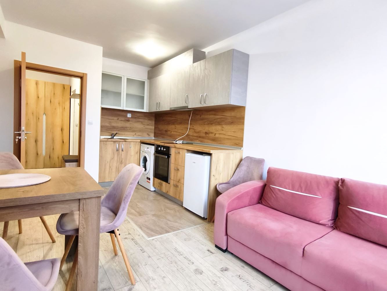 Уютен двустаен апартамент в новия квартал на Несебър – без такса поддръжка