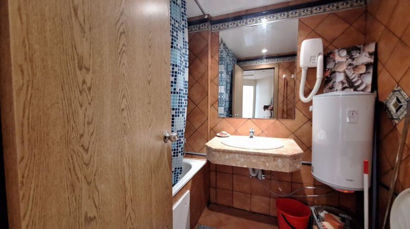 Двустаен апартамент на първа линия в Елените с морска панорама и отличен инвестиционен потенциал