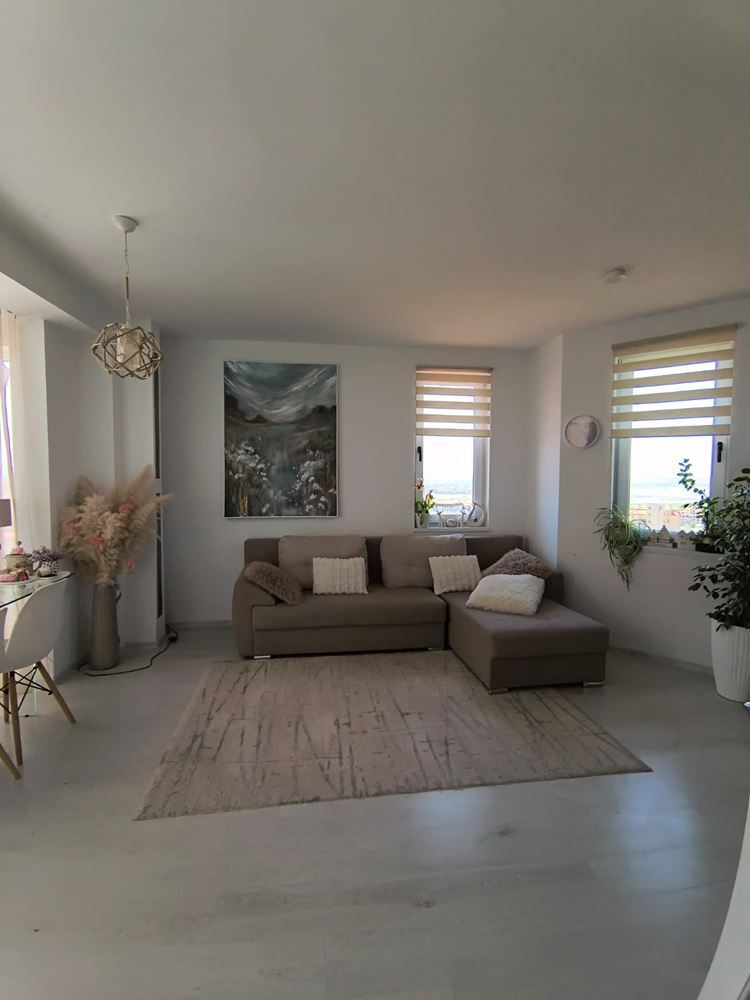 Реновиран двустаен апартамент с панорамна гледка в модерен комплекс близо до Слънчев бряг