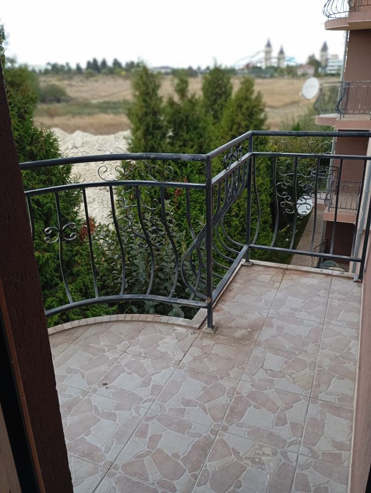 Напълно обзаведен двустаен апартамент на 200 м от плажа в Равда – тишина, зеленина и комфорт в малък комплекс