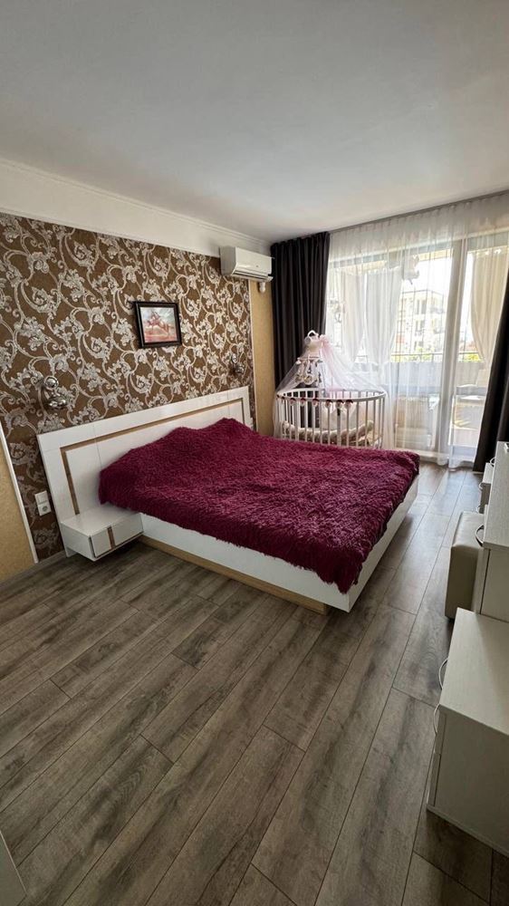 Двустаен апартамент в престижен комплекс с гледка към морето и зеленина