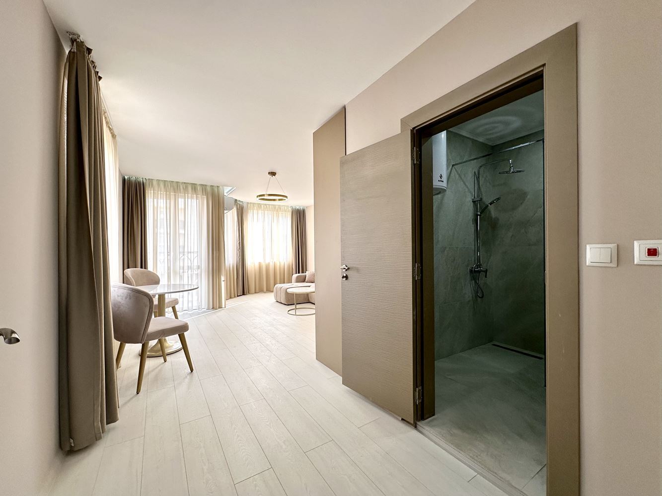 Уютен двустаен апартамент с гледка към басейн и зелени площи в Слънчев бряг – готов за ползване