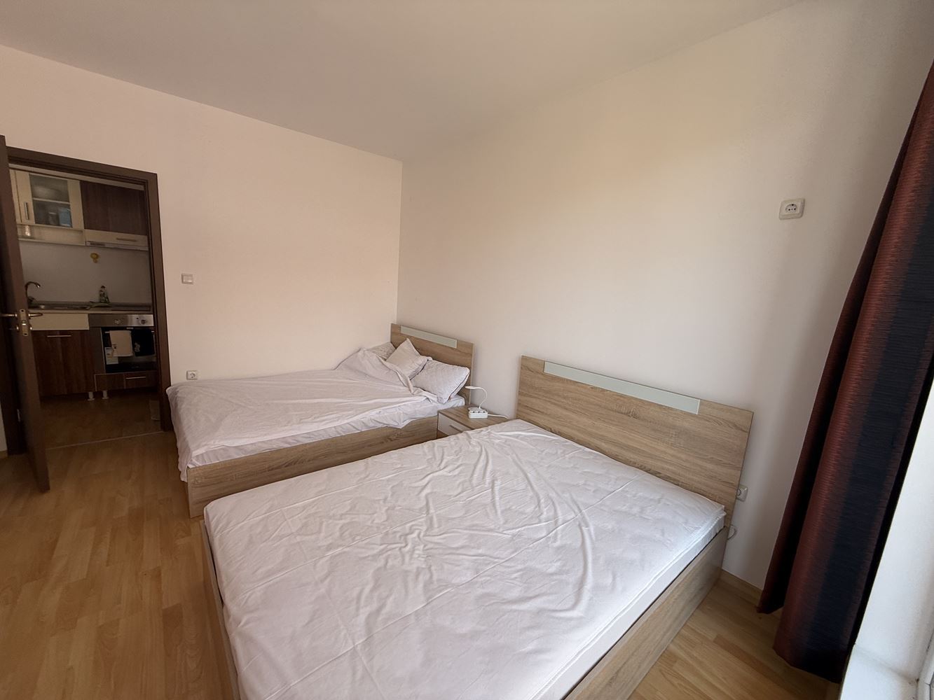 Обзаведен двустаен апартамент с гледка към басейна в района на Слънчев бряг