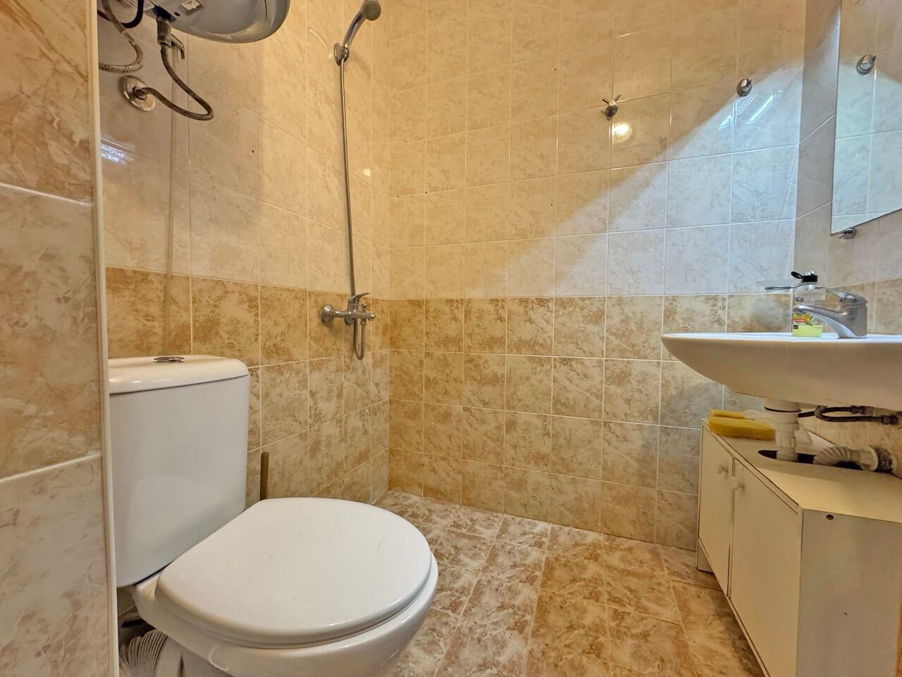 Функционално тристайно жилище на партер в модерен комплекс в района на Слънчев бряг