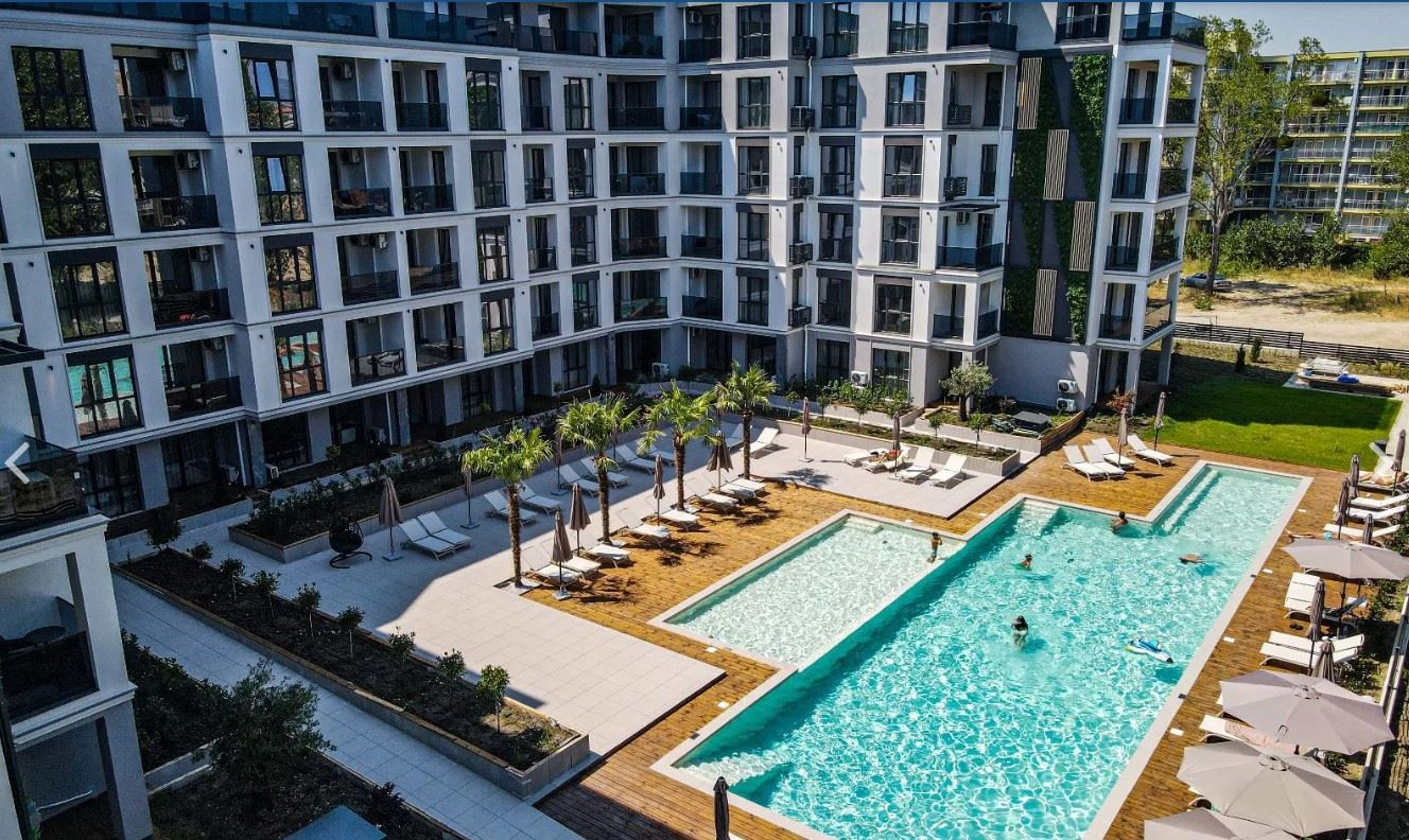 Просторен луксозен апартамент с три спални и подземно паркомясто в Слънчев бряг