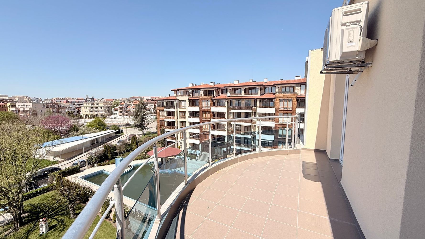 Луксозен четиристаен апартамент на първа линия в Равда – простор, престиж и впечатляваща морска панорама