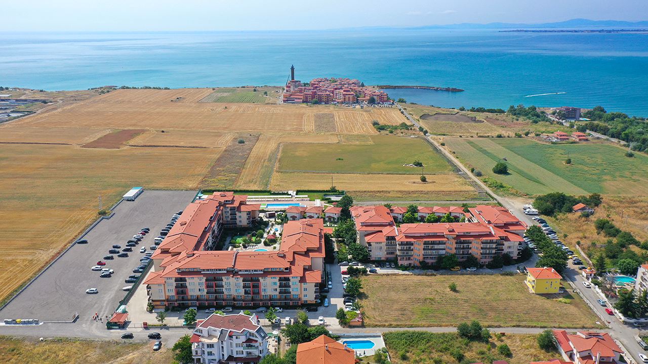 Просторно студио с морска гледка и отделена спална зона в Ахелой