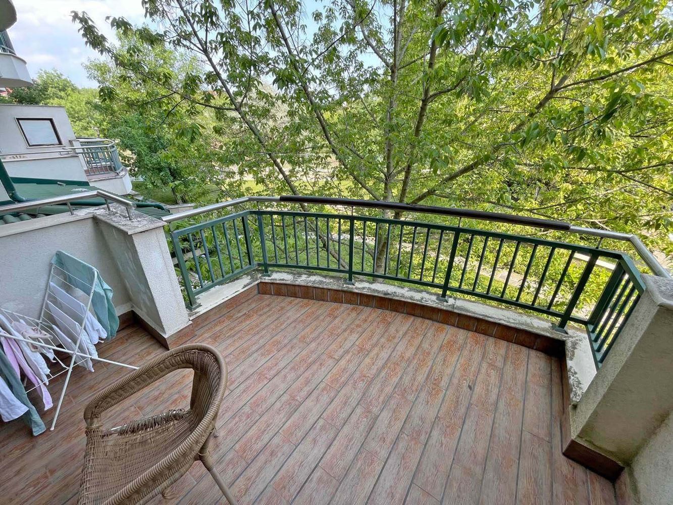 Високия стандарт и разнообразни удобства - страхотен двустаен апартамент в луксозен комплекс на първа линия в Равда