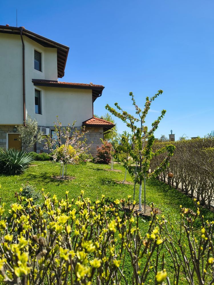 Реновиран двустаен апартамент с панорамна гледка в модерен комплекс близо до Слънчев бряг