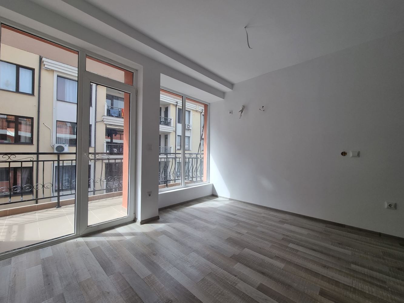 Двустаен апартамент в Свети Влас без такса поддръжка – комфорт и спокойствие на 400 м от морето