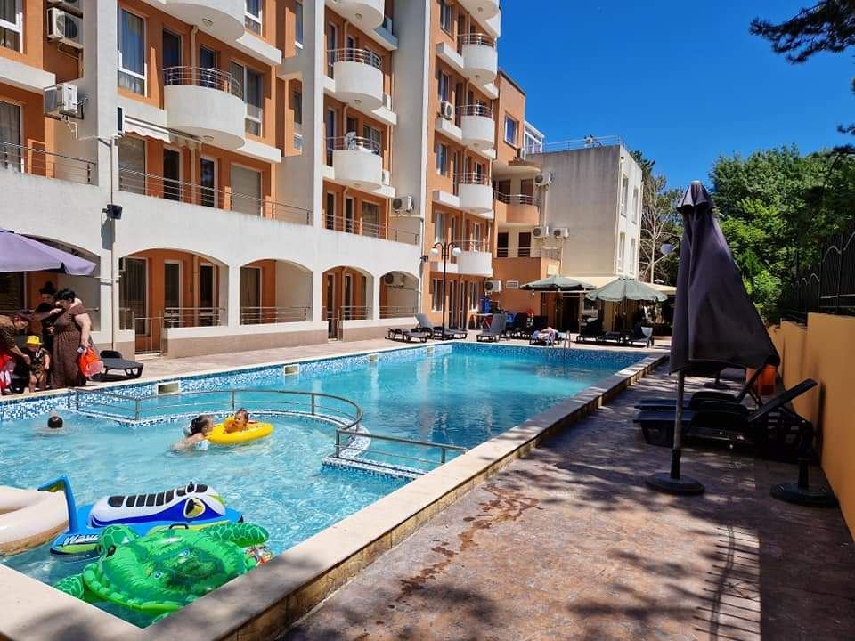 Просторен и модерен двустаен апартамент с всички удобства в Поморие