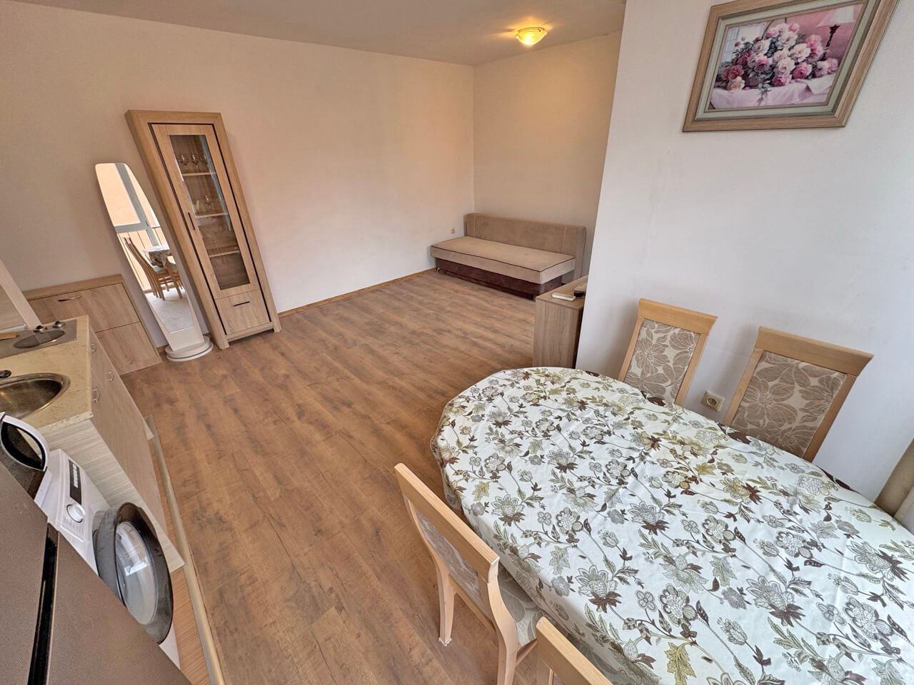 Двустаен апартамент с гледка към басейна в престижен комплекс на Слънчев Бряг