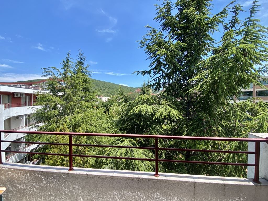 Студио на първа линия в комплекс в Елените – море, планина и ваканционен комфорт в едно