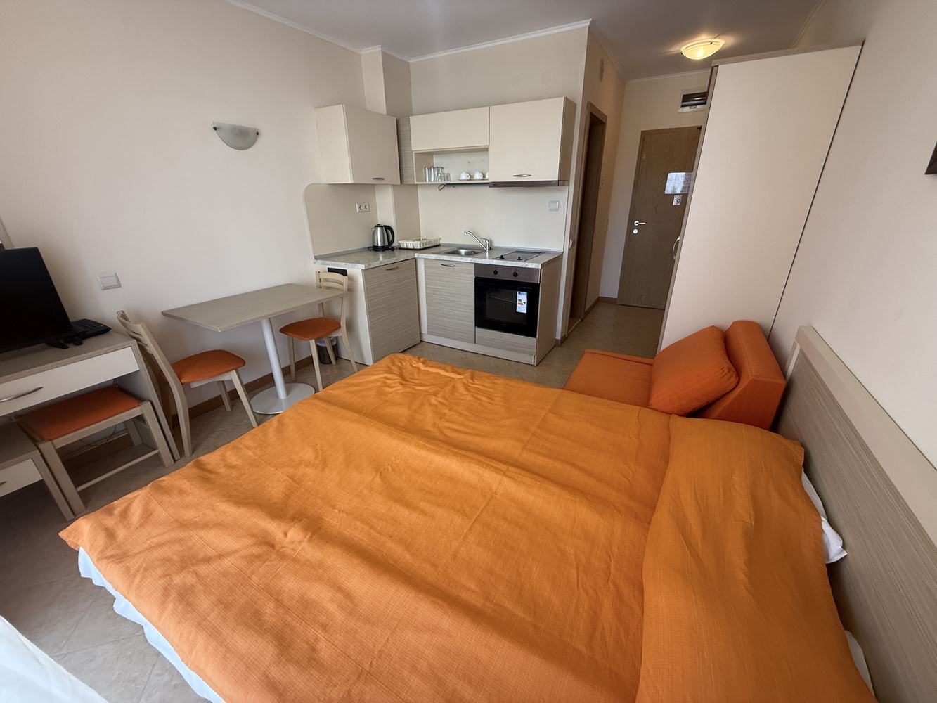 Морски комфорт и централна локация – студио в модерен комплекс в Слънчев бряг