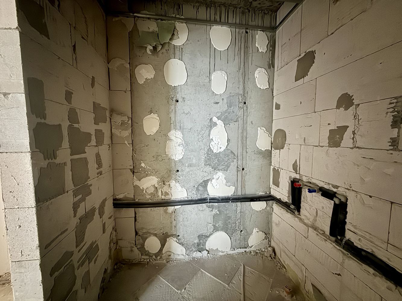 Просторно студио с морска панорама в Свети Влас – готово за завършване по ваш вкус