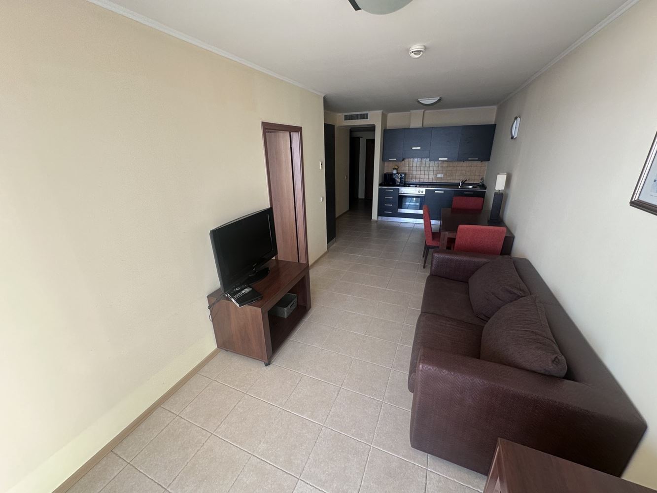 Тристаен апартамент в Поморие с фронтална морска гледка – луксозен живот на първа линия