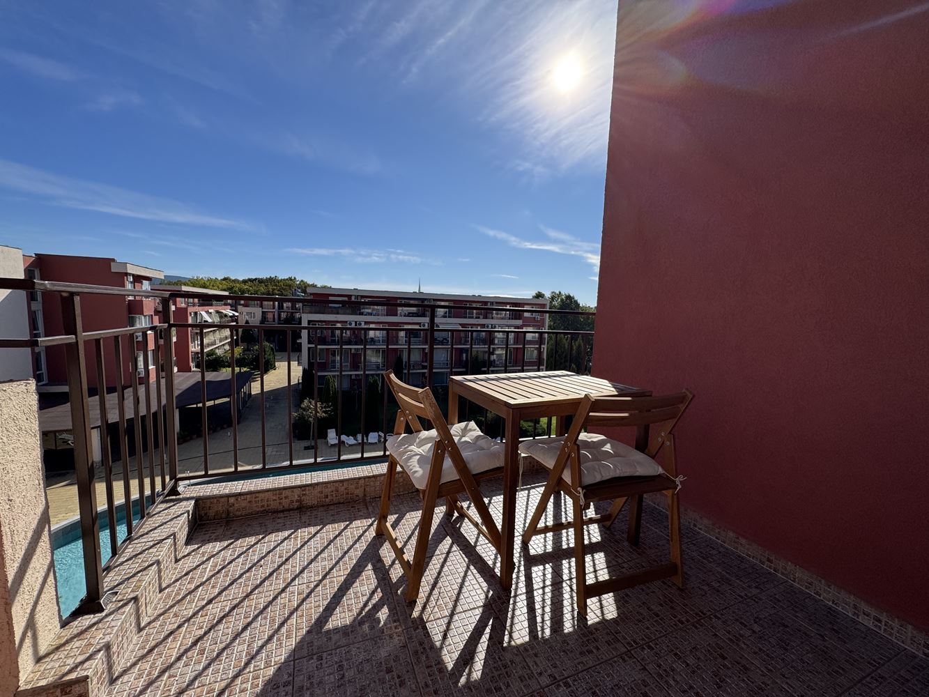Студио с гледка към басейна в комплекс с отлична инфраструктура в Слънчев бряг