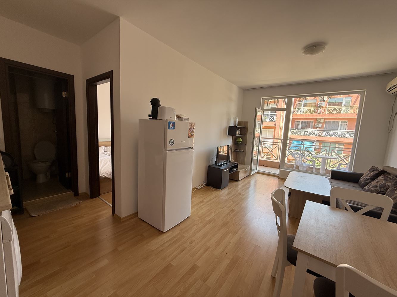 Обзаведен двустаен апартамент с гледка към басейна в района на Слънчев бряг