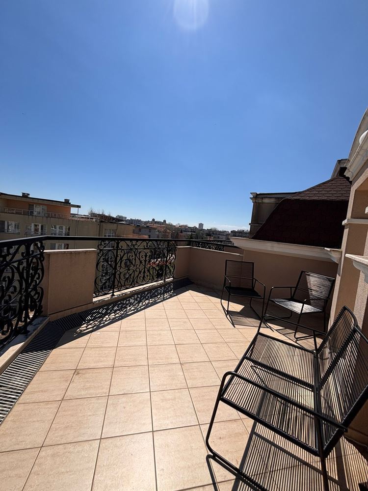 Елегантно студио с панорамна тераса в луксозен комплекс в Слънчев бряг