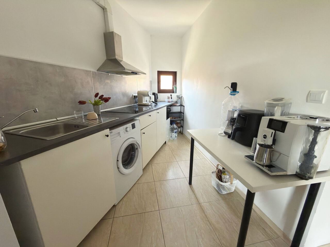 Тристаен апартамент на първа линия в Ахелой – простор, морска панорама и комфорт за цялото семейство