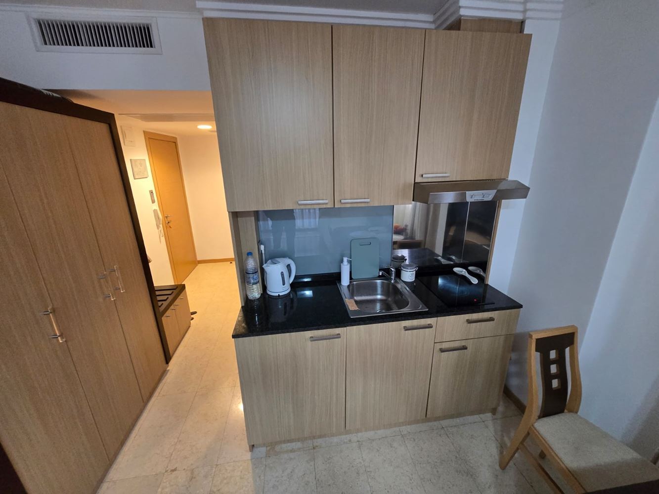 Луксозно студио на първа линия в Равда – стил, комфорт и директен достъп до плажа