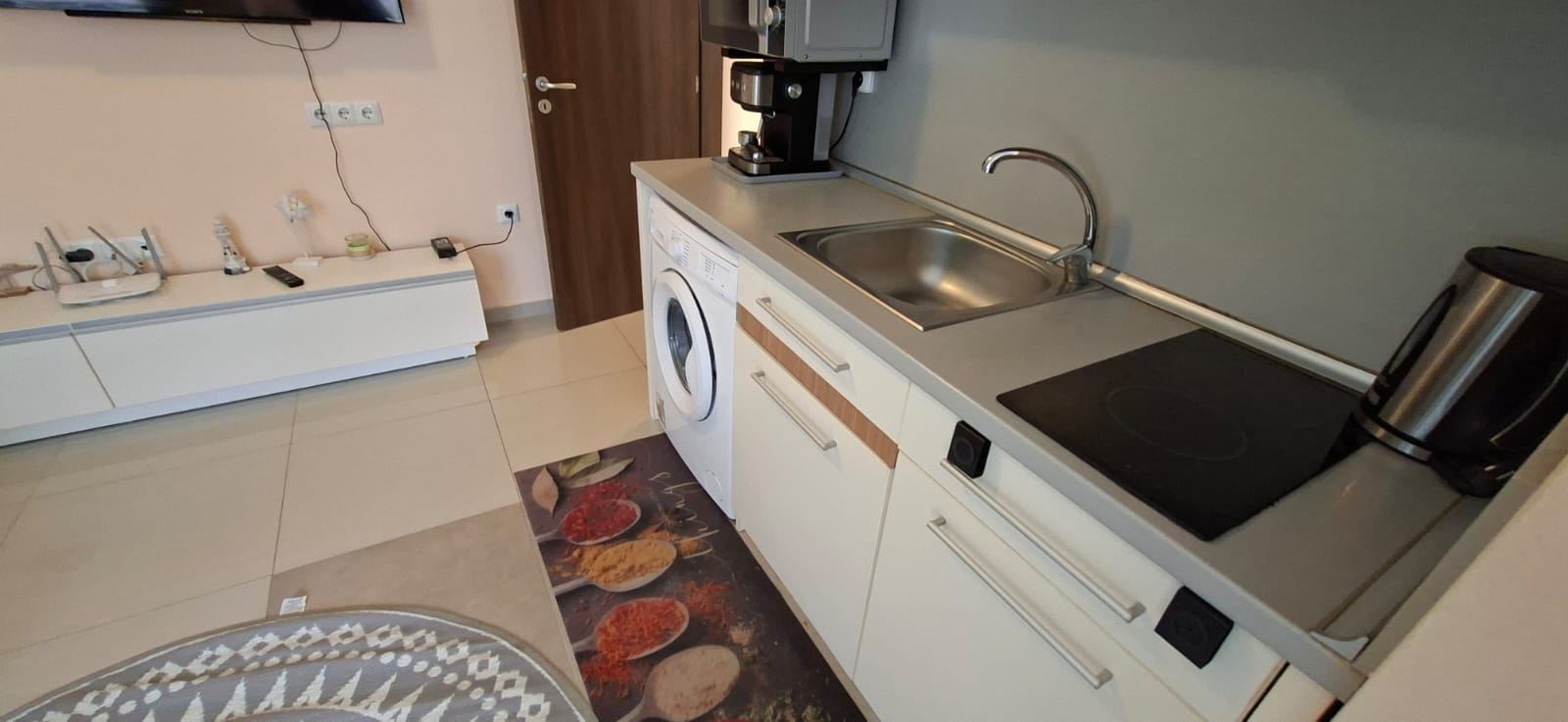 Комфорт и практичност до морето – напълно обзаведен двустаен апартамент в Свети Влас