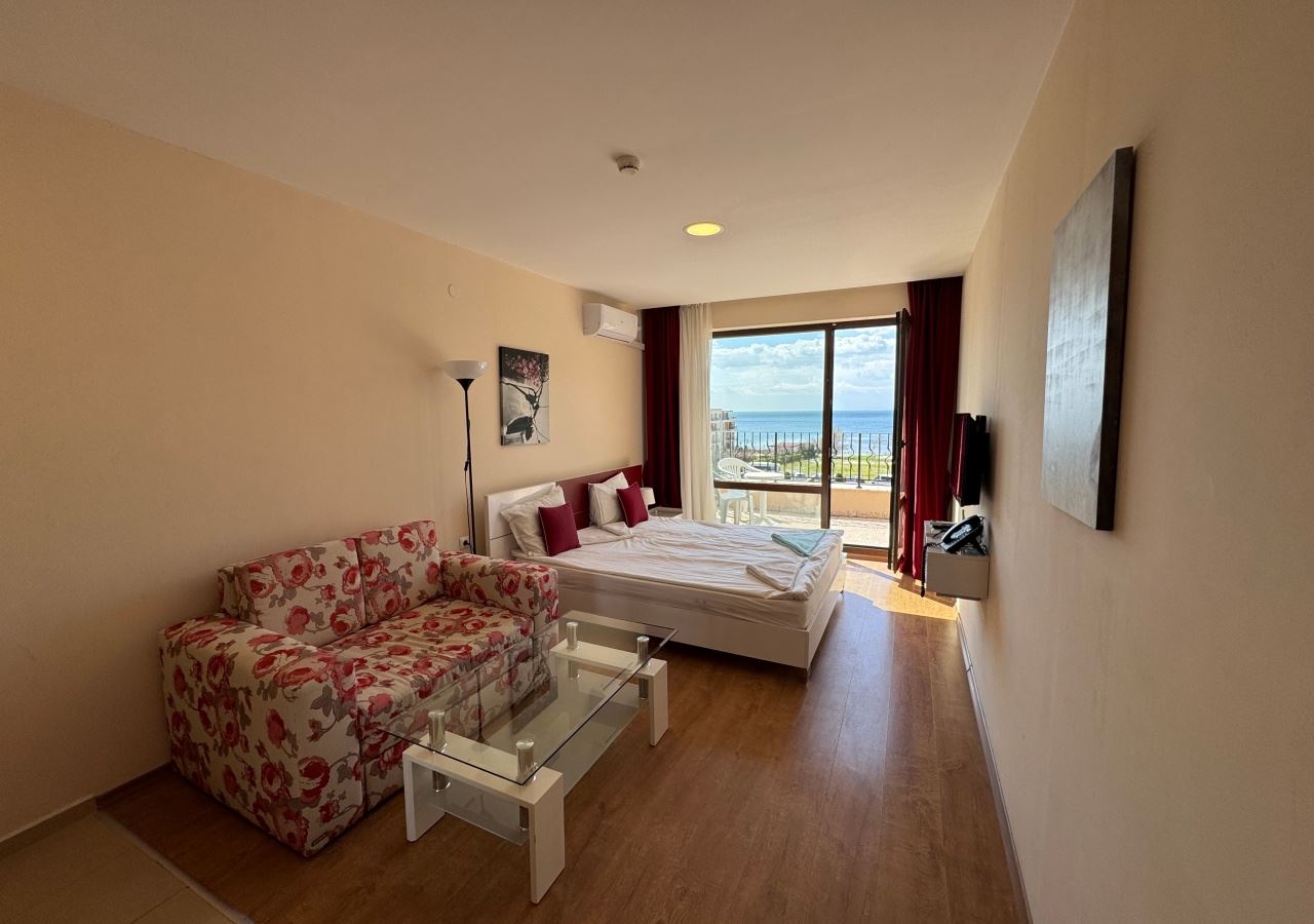 Студио на първа линия с гледка море в луксозен комплекс – напълно обзаведено и готово за ползване