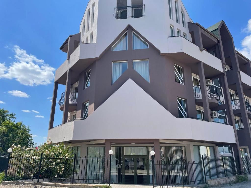 Практично студио без такса поддръжка в Равда – отличен избор за постоянно живеене или като инвестиция