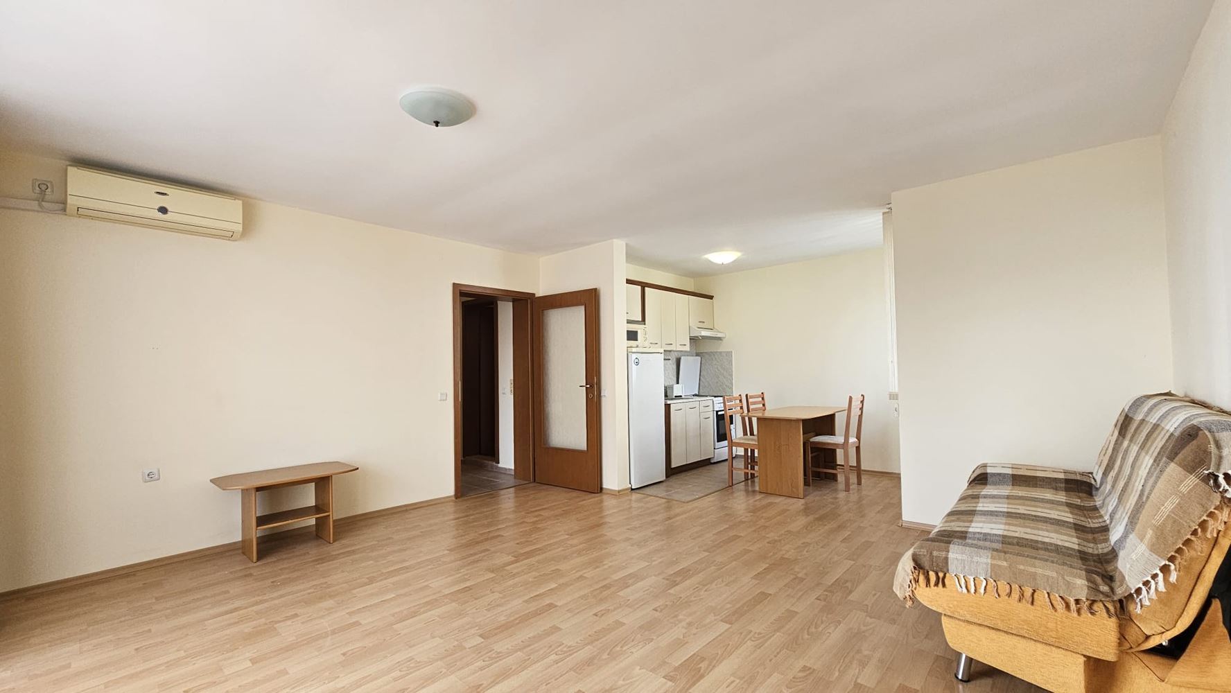 Морска идилия на първа линия – двустаен апартамент с гледка море в Свети Влас