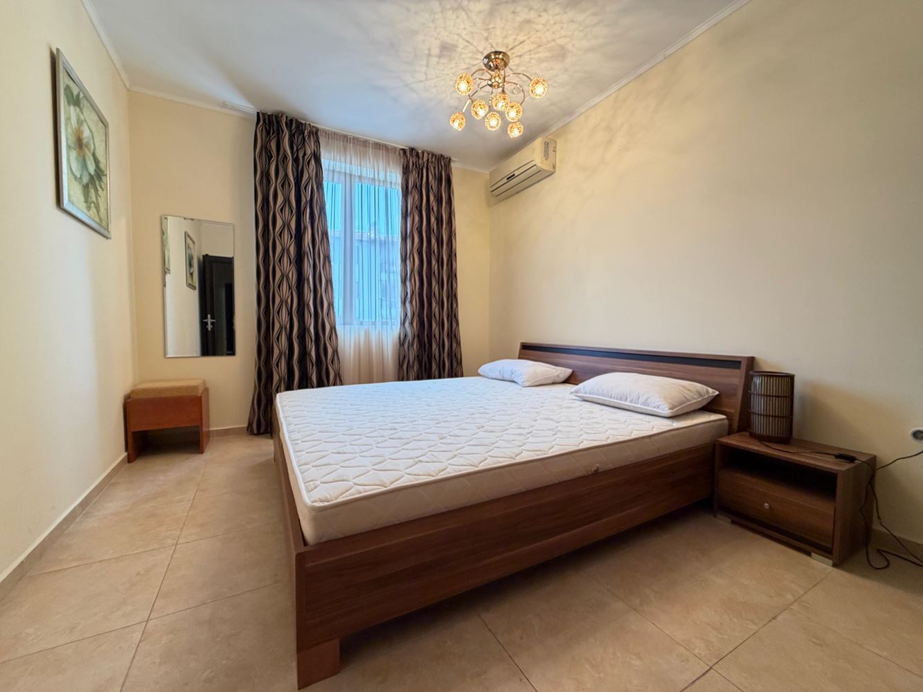 Апартамент с две спални и изглед към басейна в Несебър – простор, комфорт и отлична локация на 300 метра от морето